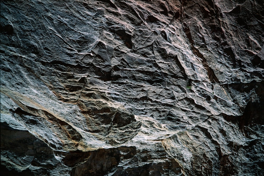 Montaña Rocosa gris y negra