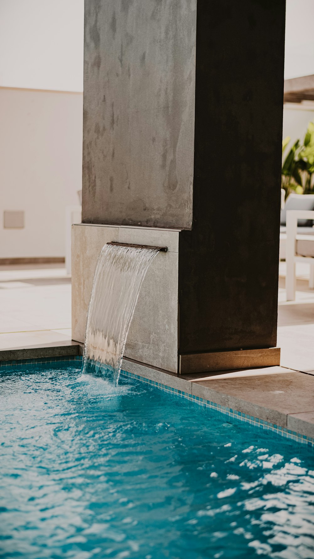 water fountain in the middle of the pool