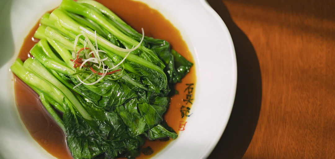Rau muống luộc chấm trứng