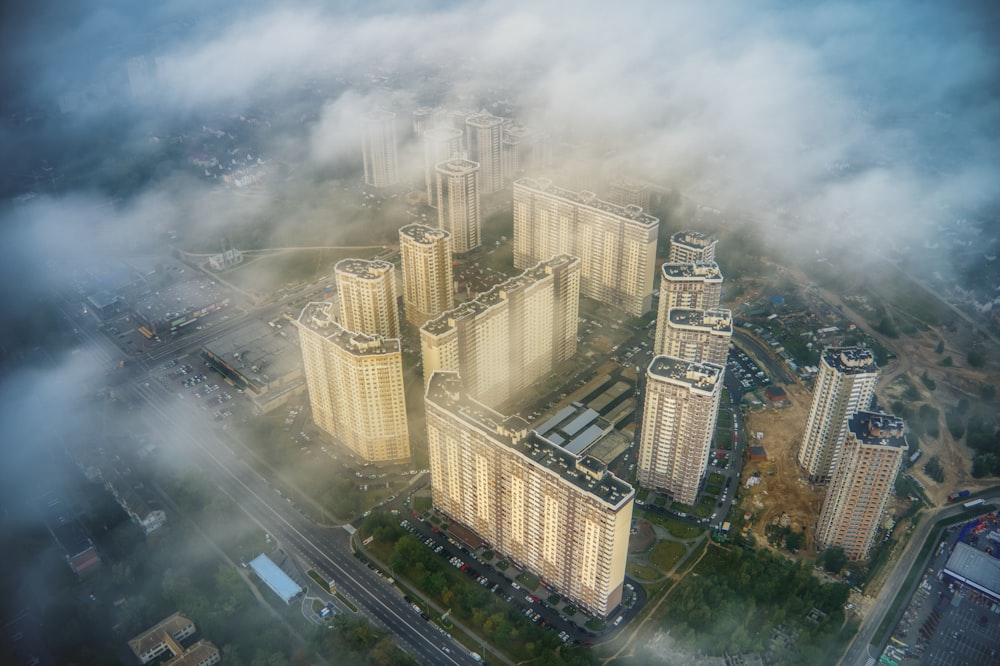 Luftaufnahme von Stadtgebäuden tagsüber
