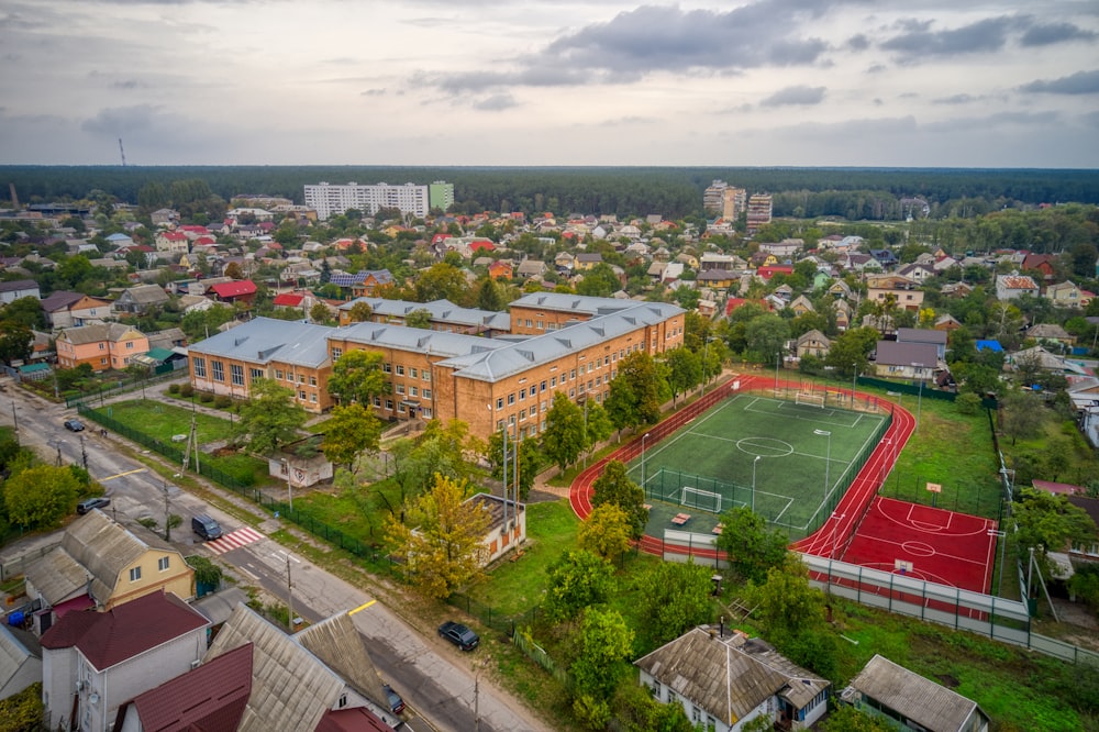 Luftaufnahme von Stadtgebäuden tagsüber