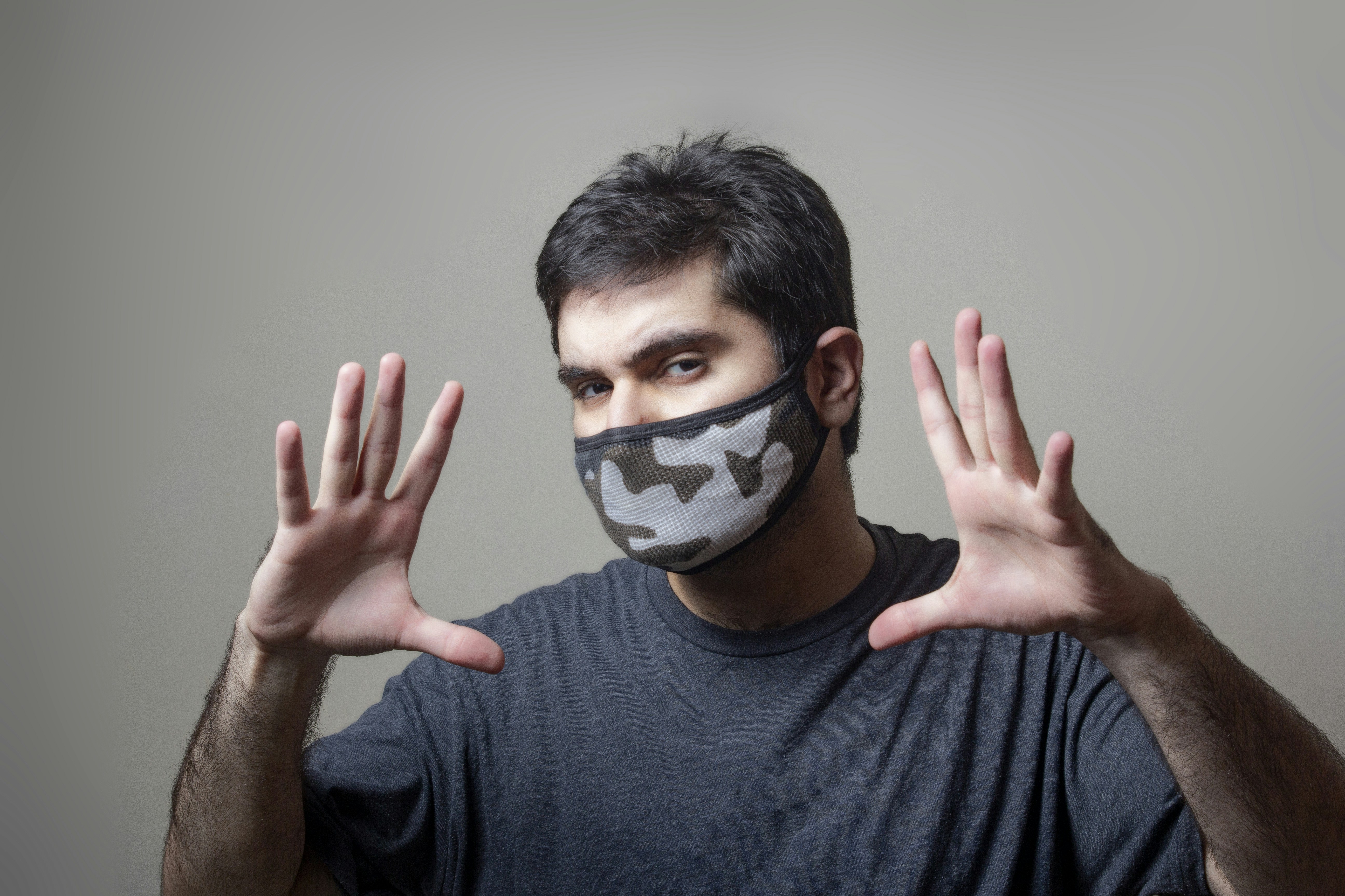 A sick man wearing mask doing focus gesture