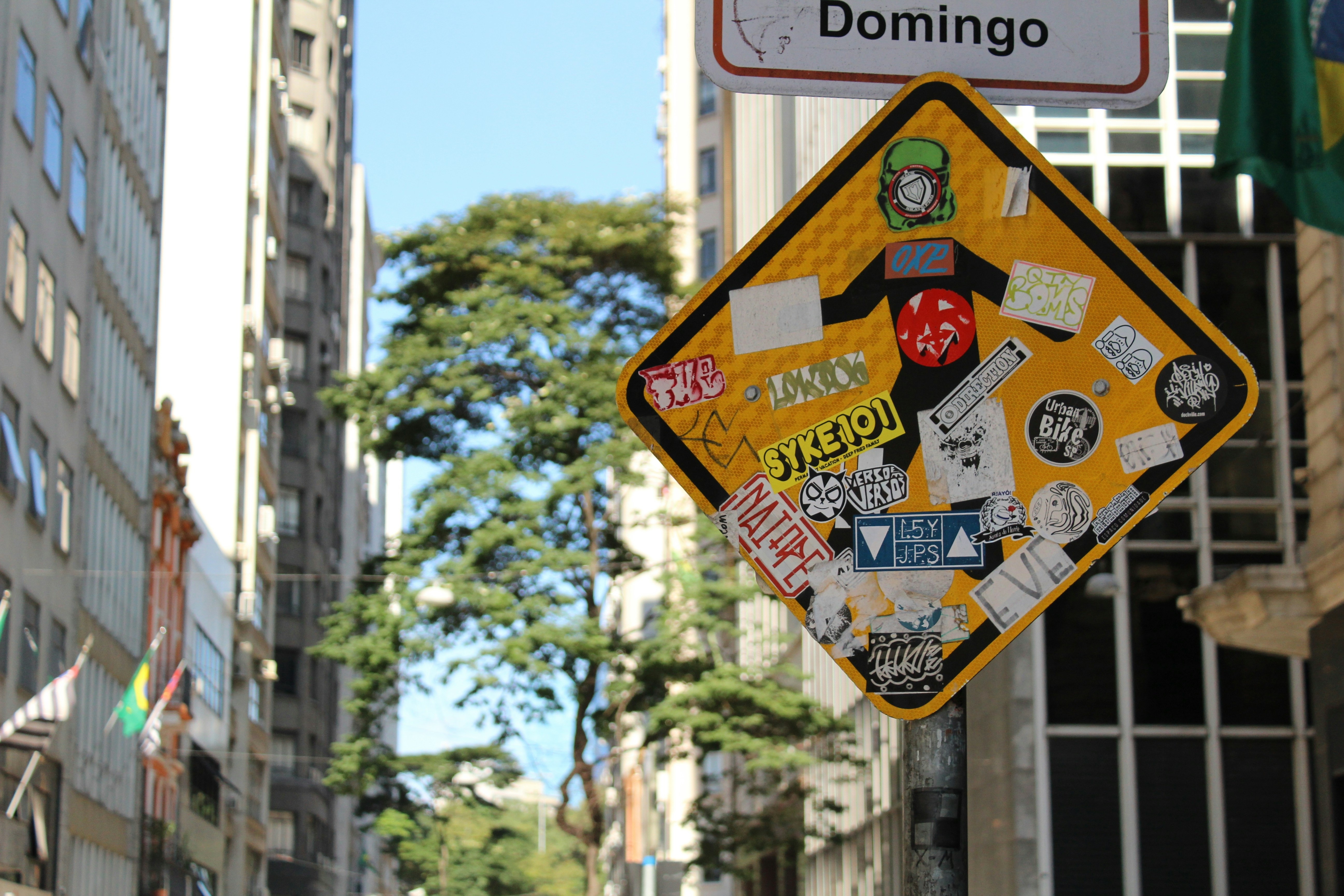 Decal Nhanh Có Bị Bong Tróc Không? Cách Khắc Phục Hiệu Quả