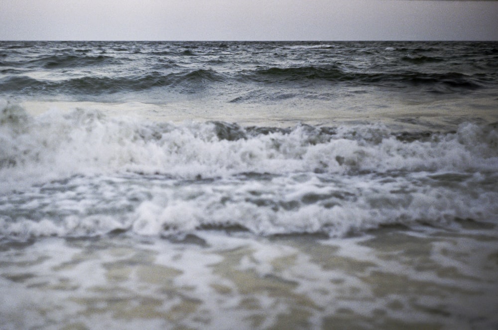 ocean waves crashing on shore during daytime