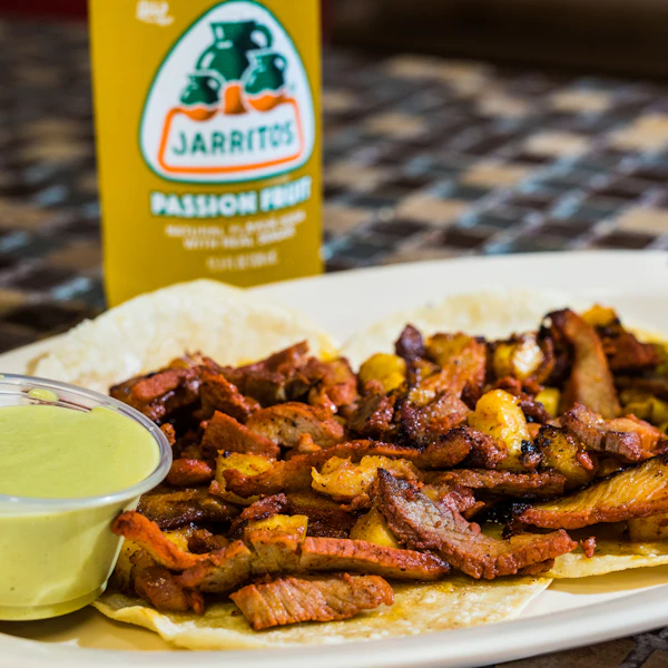Tacos al pastor con piña