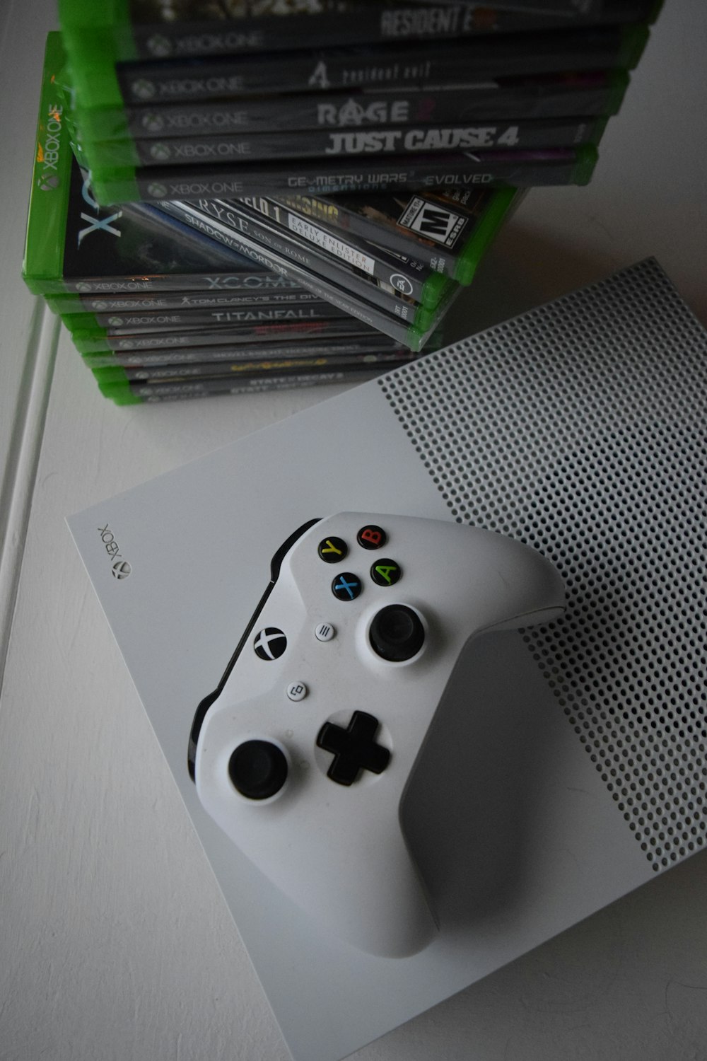 white xbox one game controller