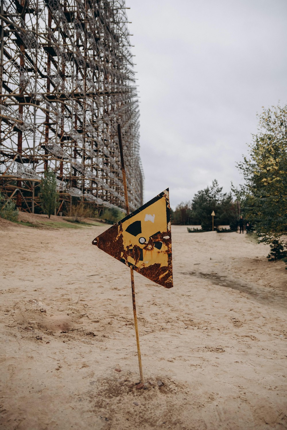 yellow and black no smoking sign