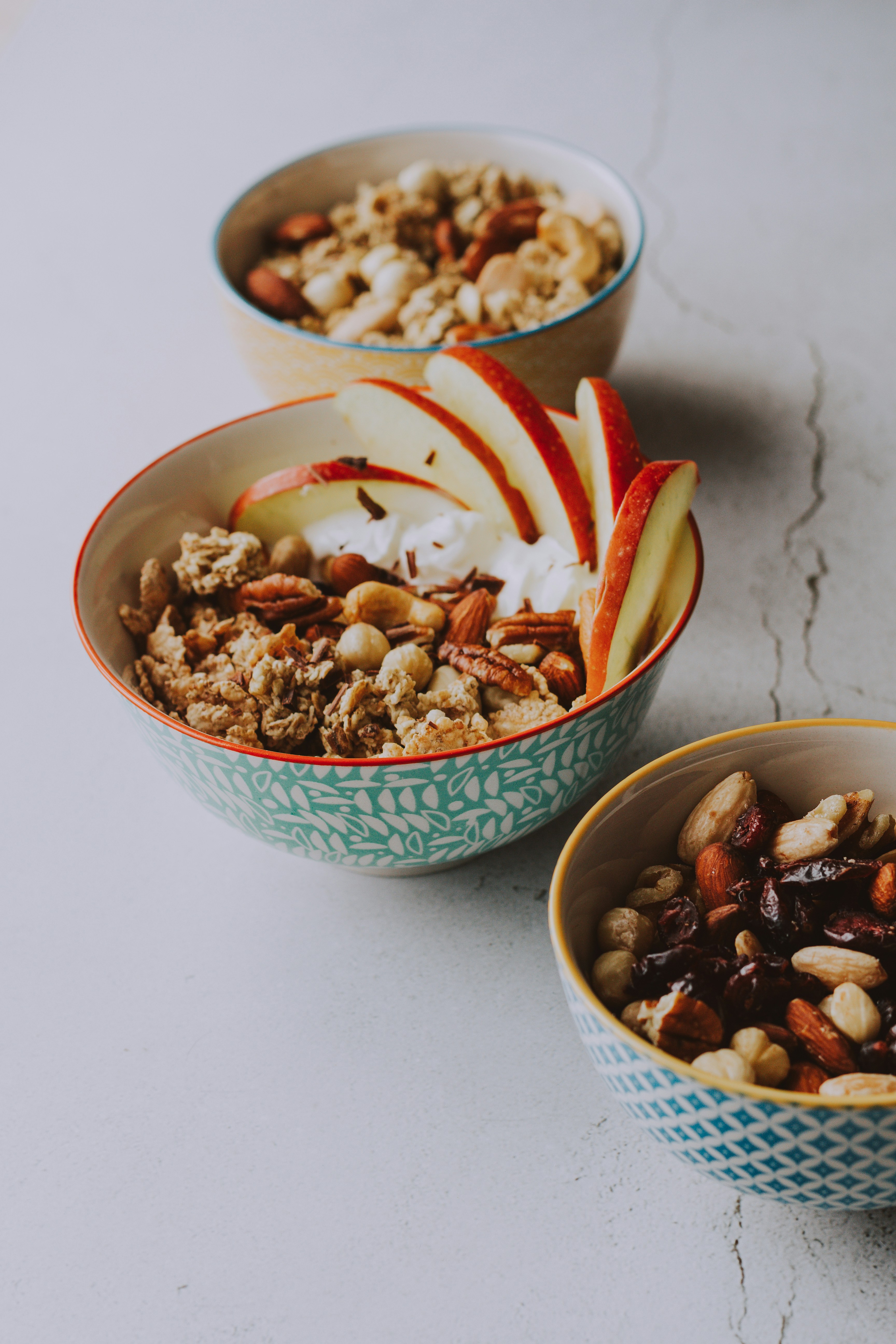 white-and-green-ceramic-bowl-with-food