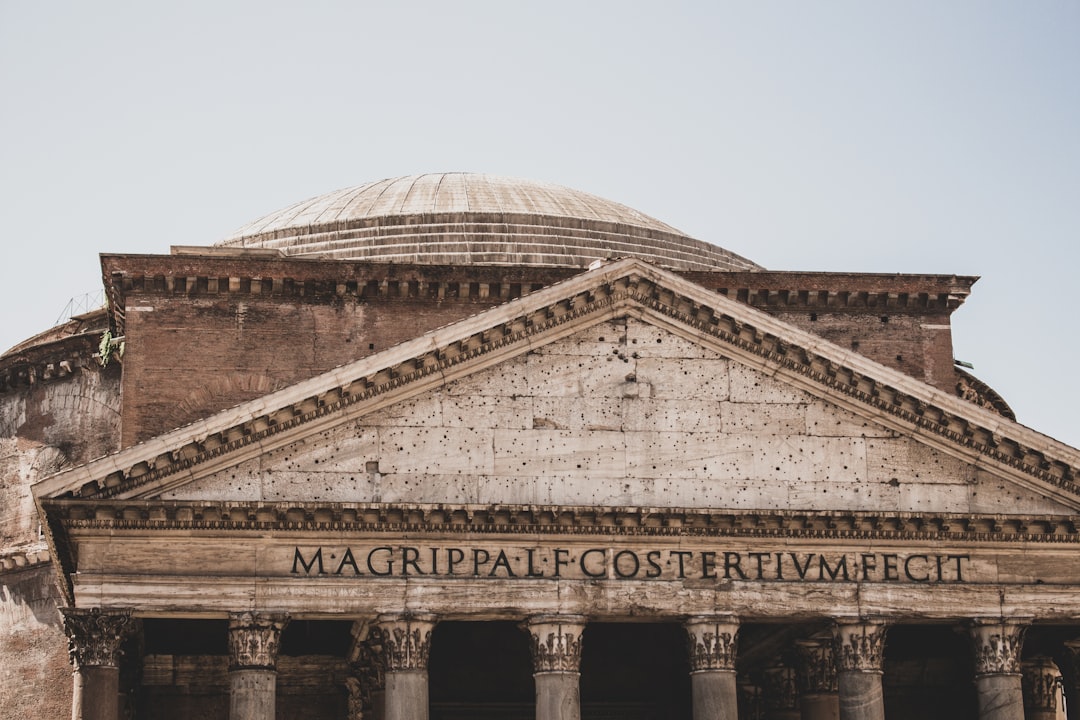 La Dolce Vita: A Local's Guide to Living Like a True Roman in the E… — La Dolce Vita