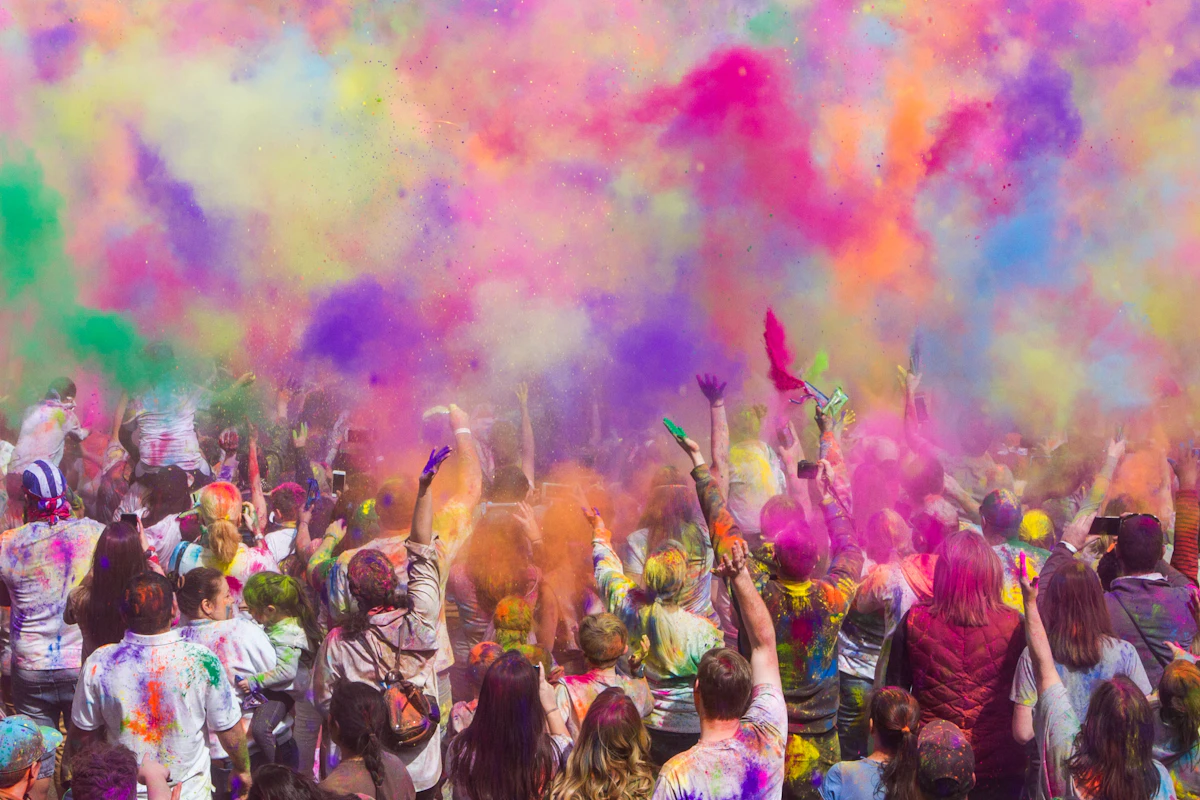 Khám phá di sản văn hóa du lịch qua nét đẹp lễ hội sắc màu Holi Ấn Độ
