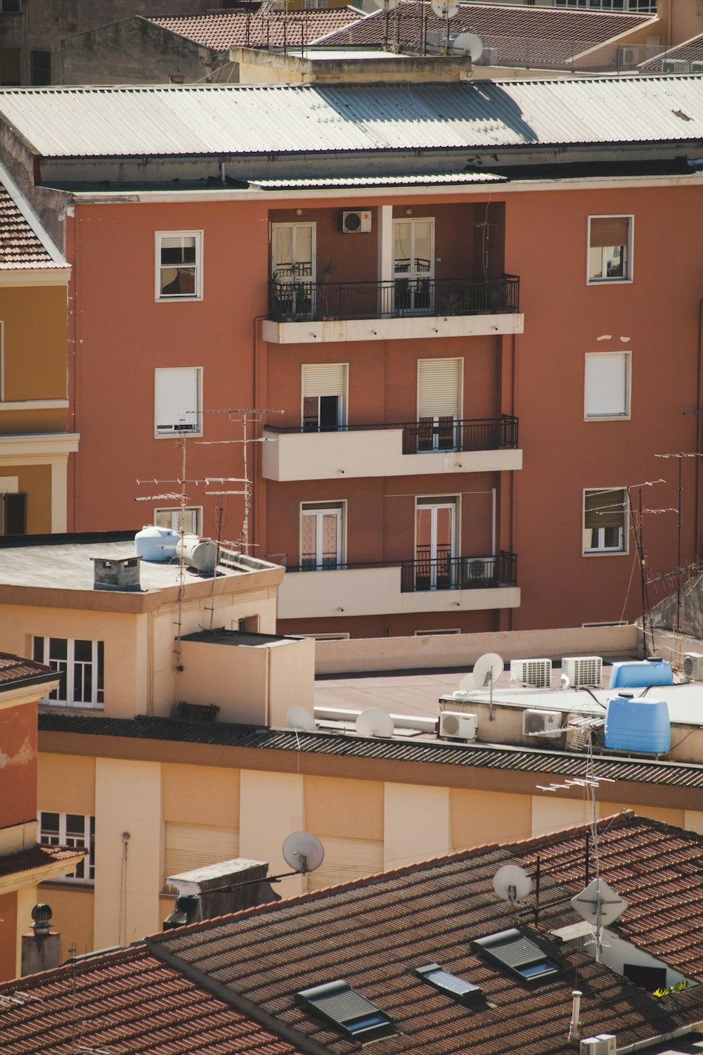 brown and white concrete building