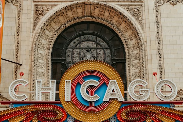 The chicago sign is displayed in front of a building