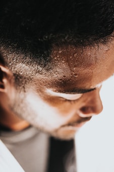 man in white and black crew neck shirt