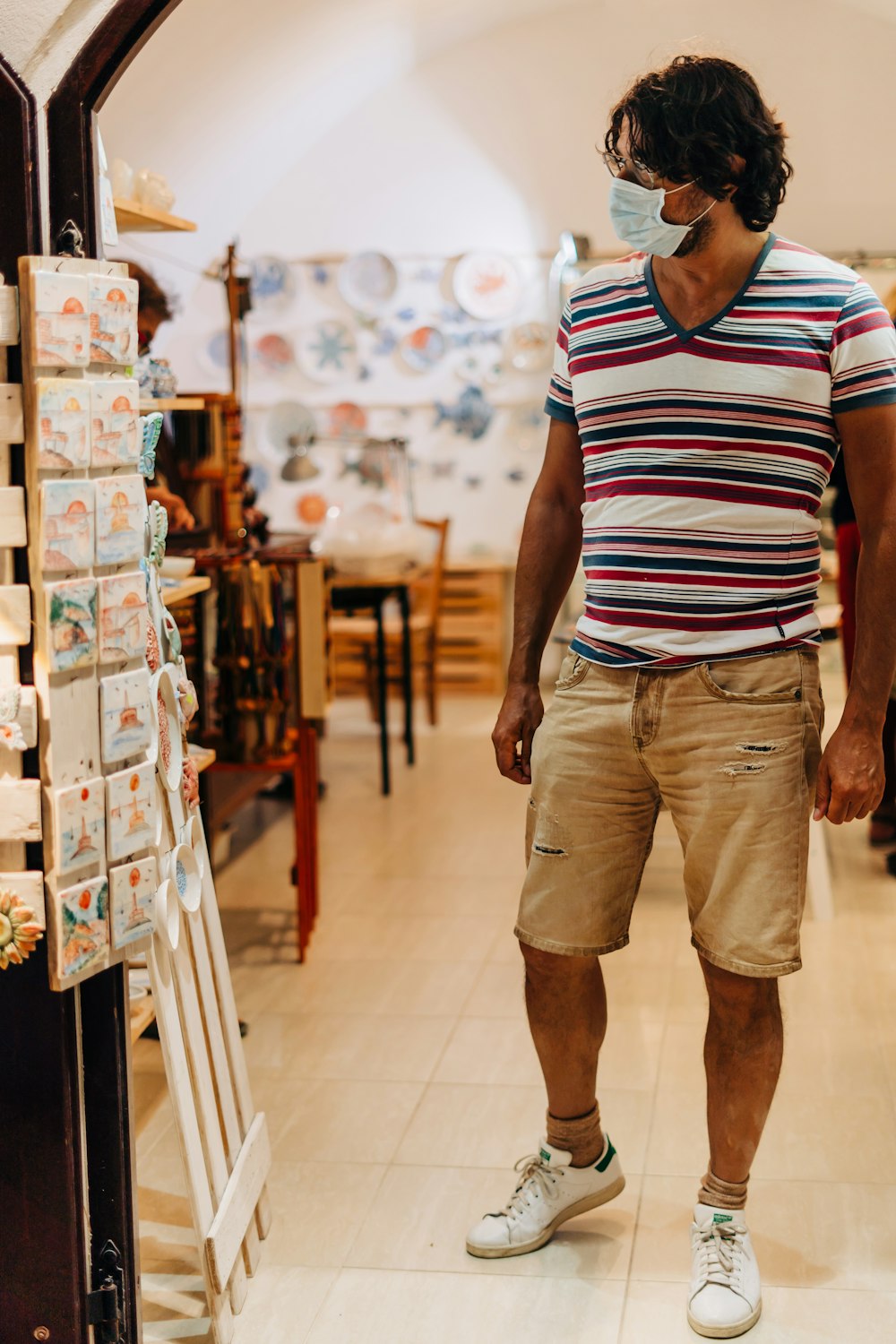 man in white red and blue striped polo shirt and brown cargo shorts  standing photo – Free Italy Image on Unsplash