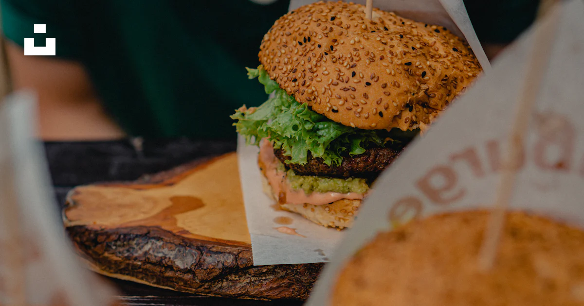 Action Burger Burger on brown wooden table photo – Free Food Image on Unsplash