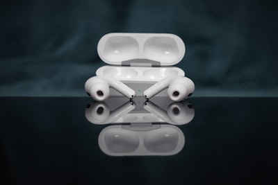 Apple AirPods Pro (2nd Gen) with MagSafe Case