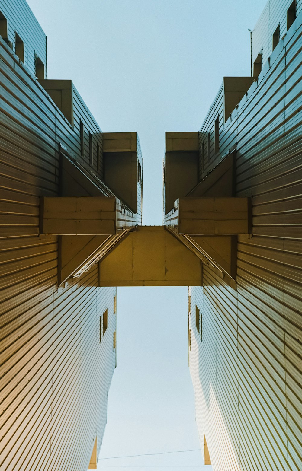 Low-Angle-Fotografie von Hochhäusern