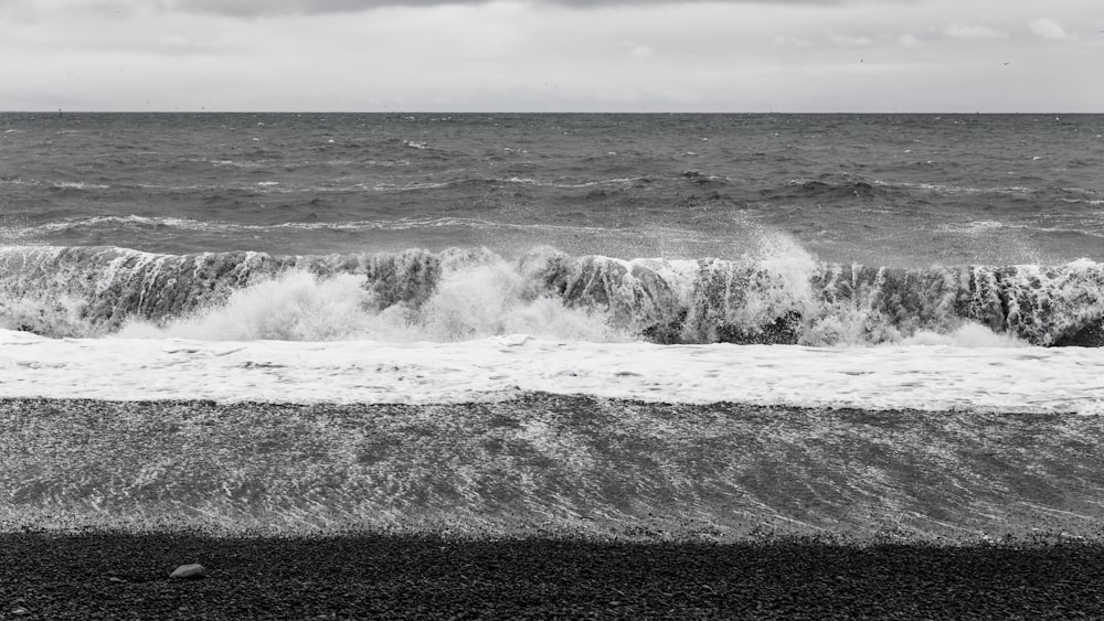 ocean waves crashing on shore during daytime