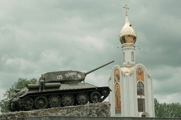 White and gold cathedral under cloudy sky during daytime — Tiraspol, Moldova