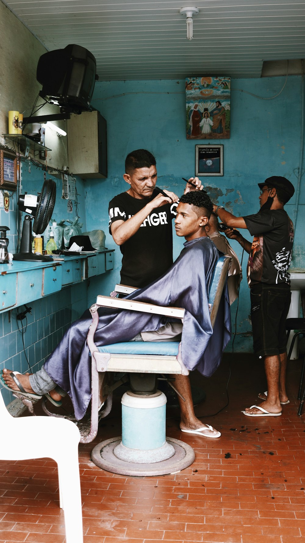 man in black t-shirt sitting on barber chair