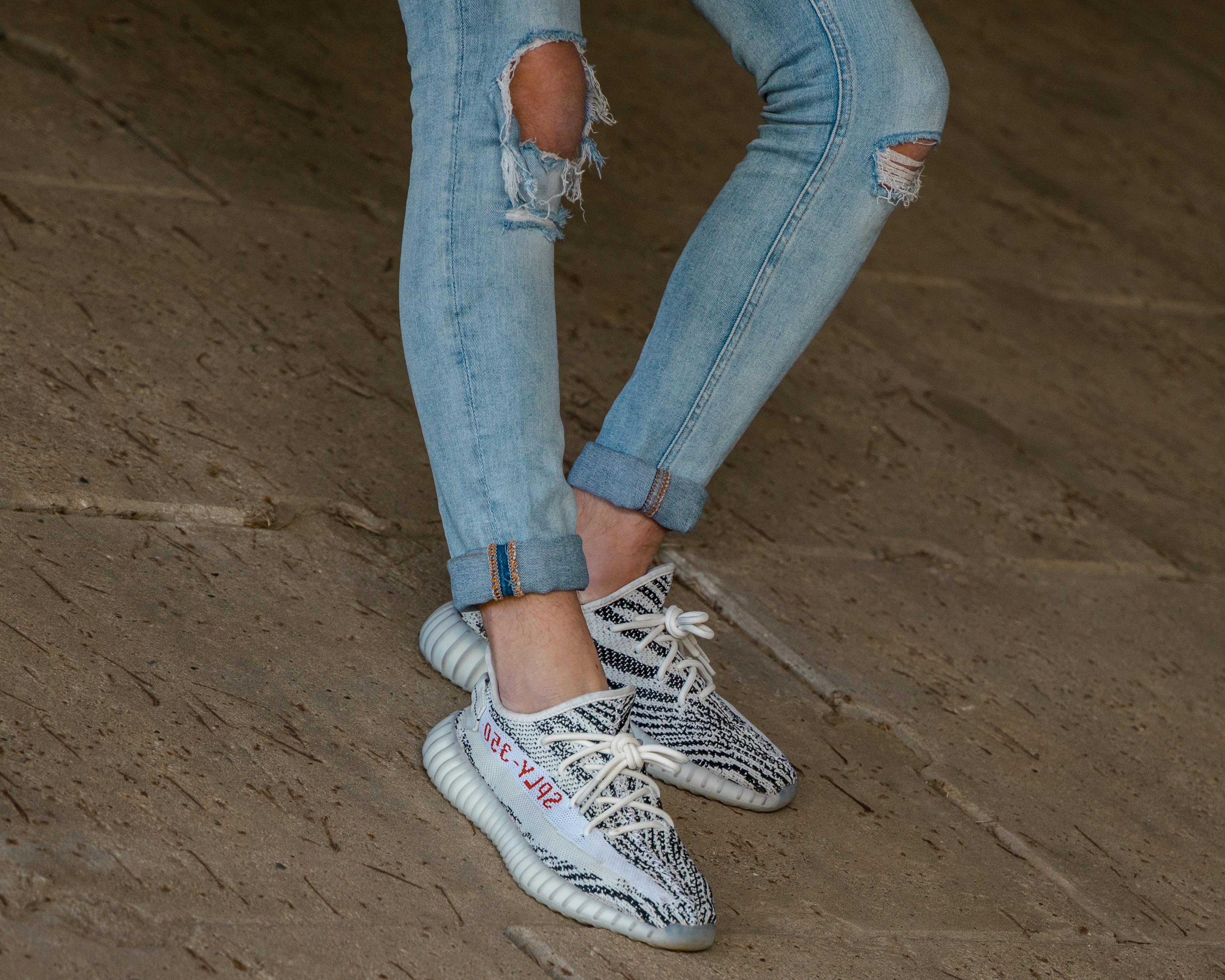 yeezys with jeans