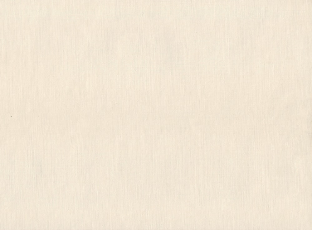 papier d’imprimante blanc sur surface blanche