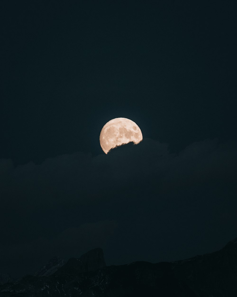 Luna llena en el cielo