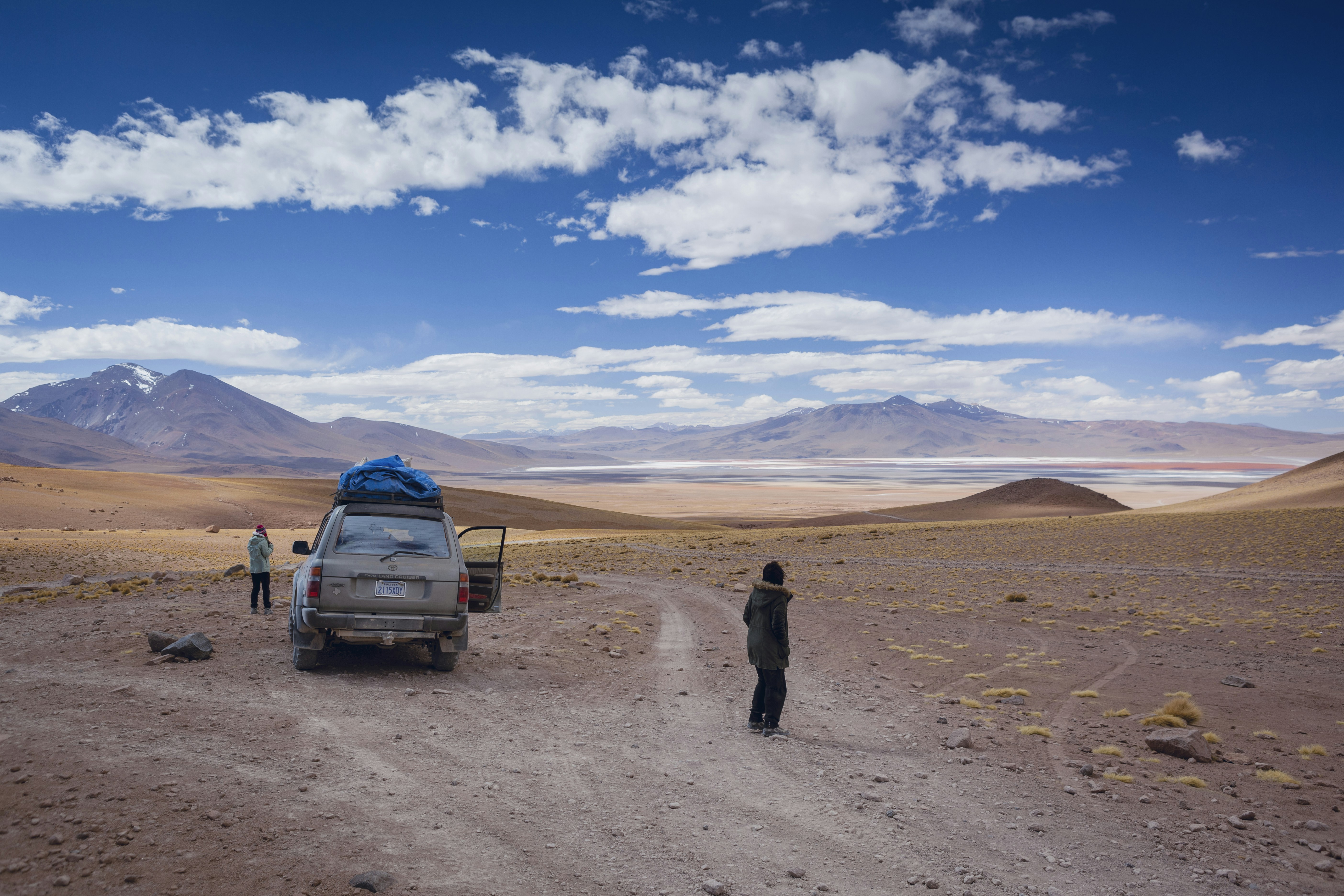 Digital Nomad Wealth: Craft Smart Investments While Traveling