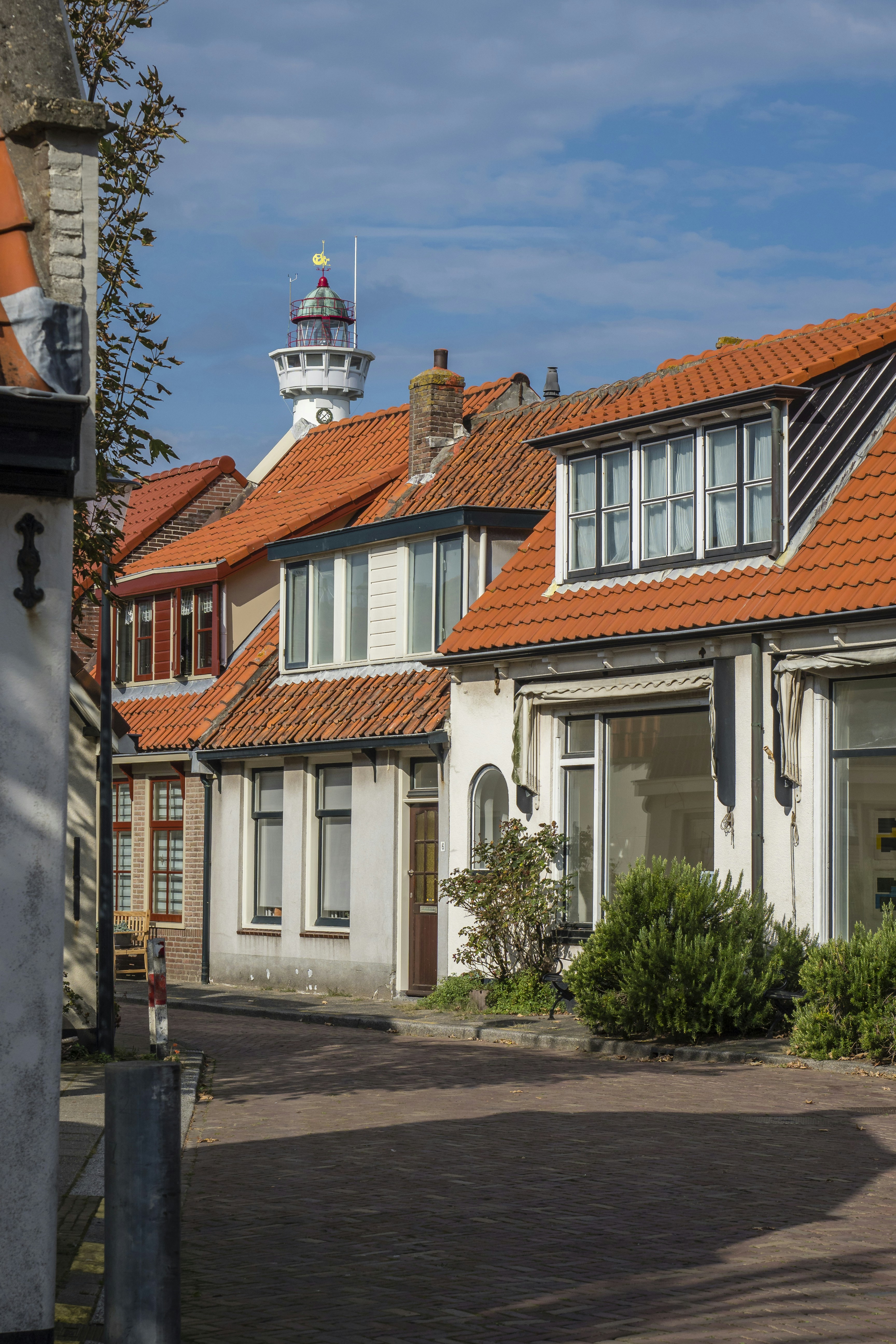 Zee Estates, California