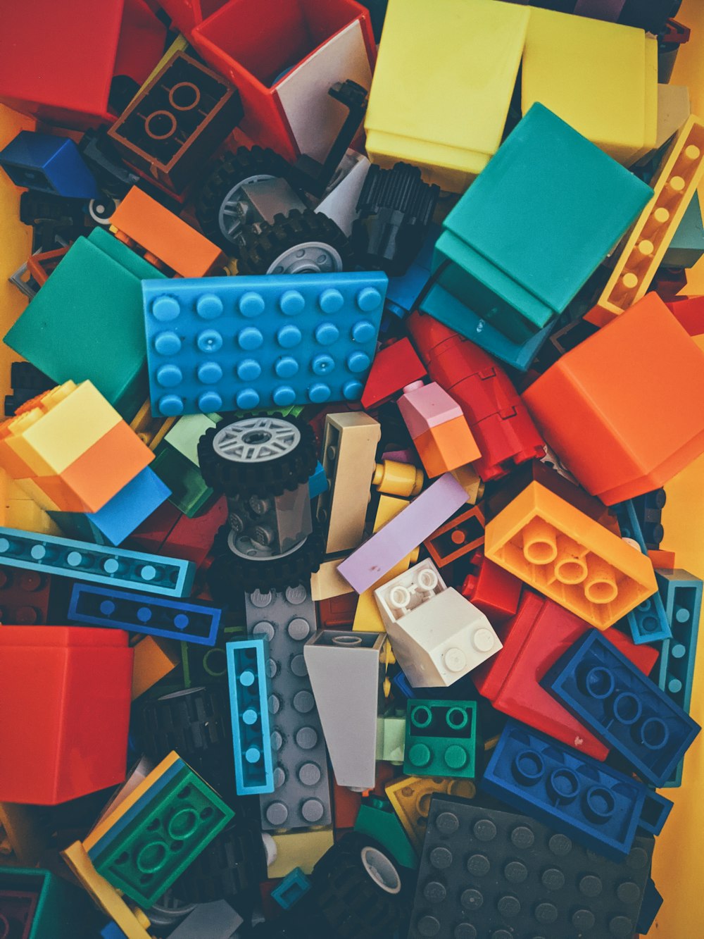 Foto zum Thema blau-rote und gelbe Lego-Steine – Kostenloses Bild zu Lego  auf Unsplash