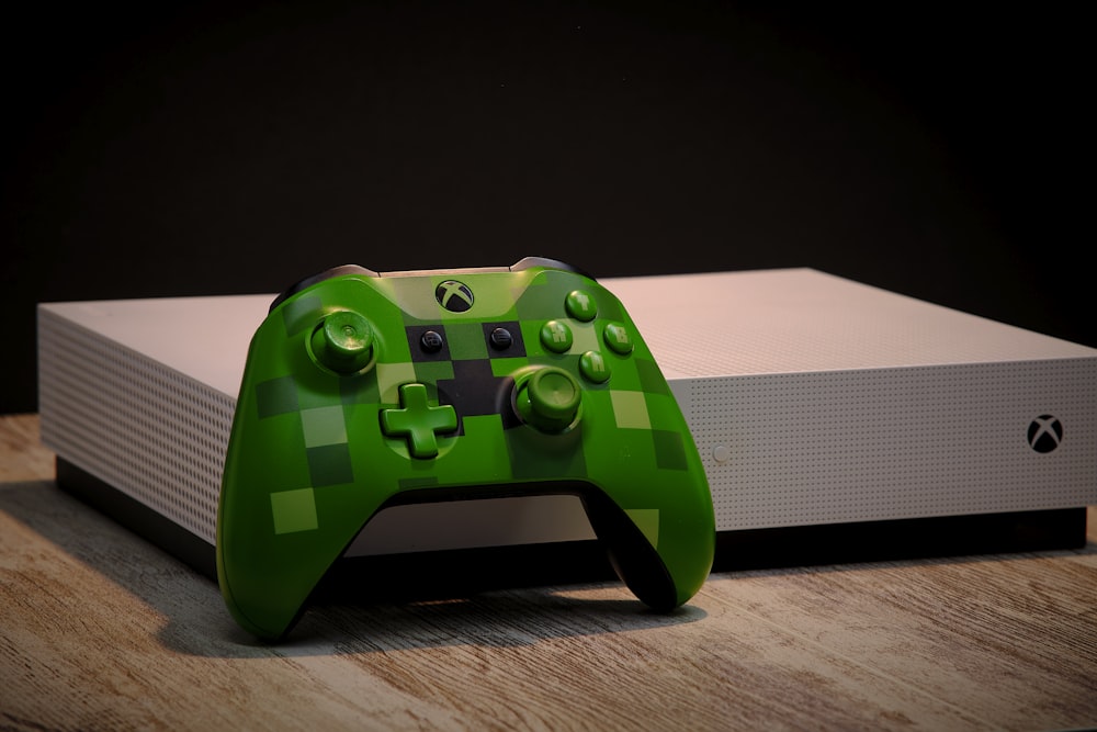 緑色のXbox Oneゲームコントローラー