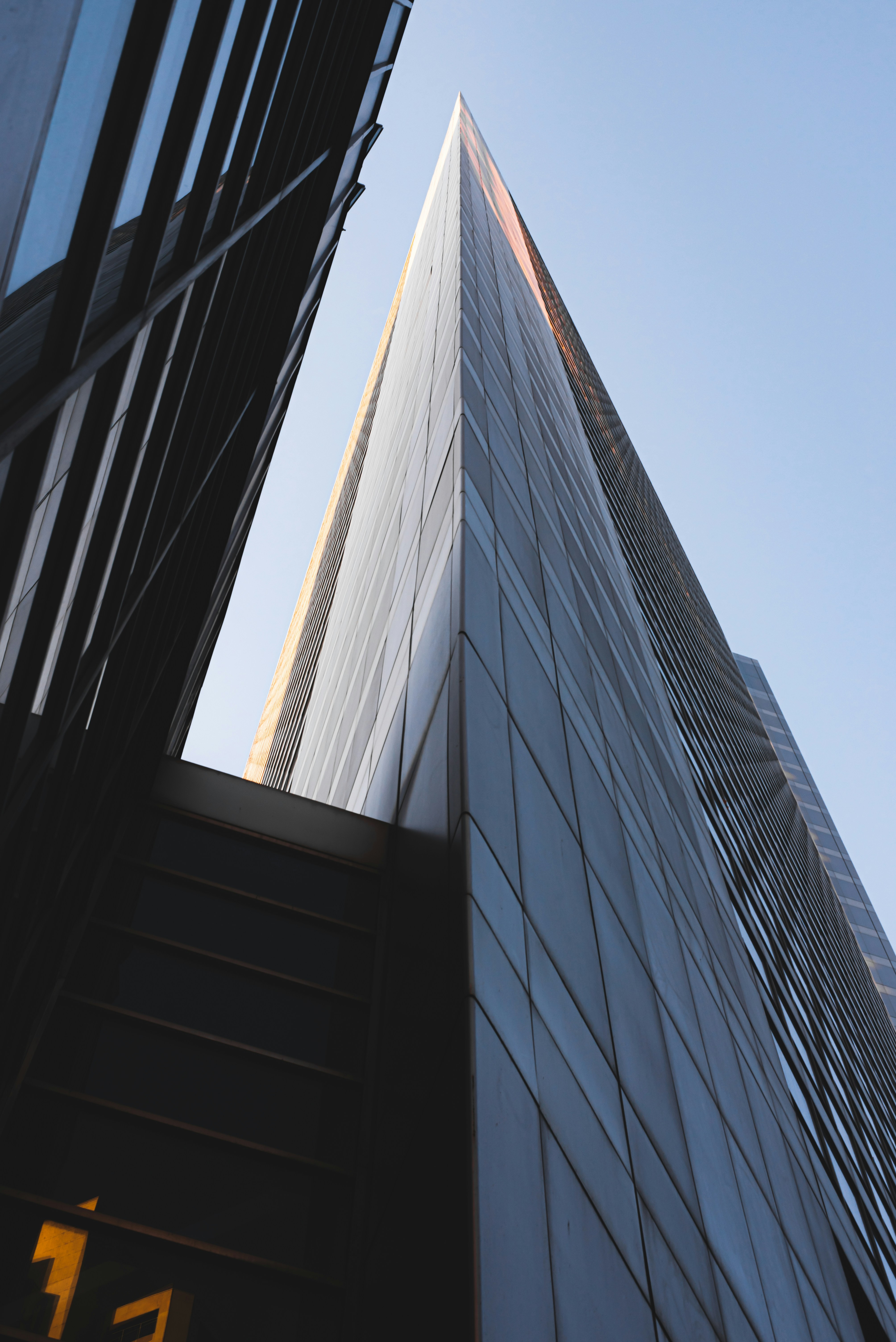 Advanced Playbook: Building Resilient Edge Storage and Cache‑First Pipelines for Low‑Latency Apps (2026)