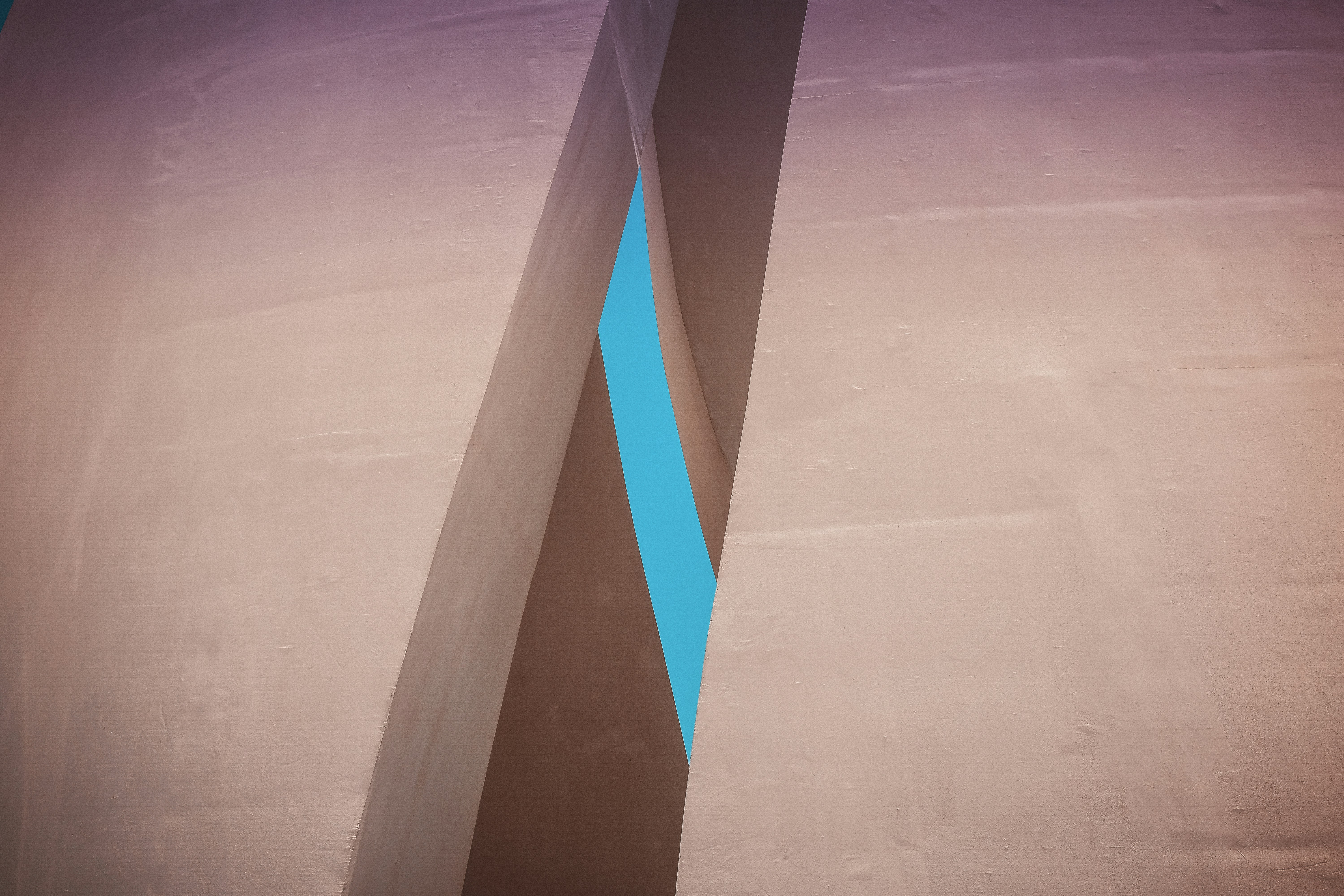 Hybrid App Distribution: Modular Releases and Booking Strategies for Global Rollouts