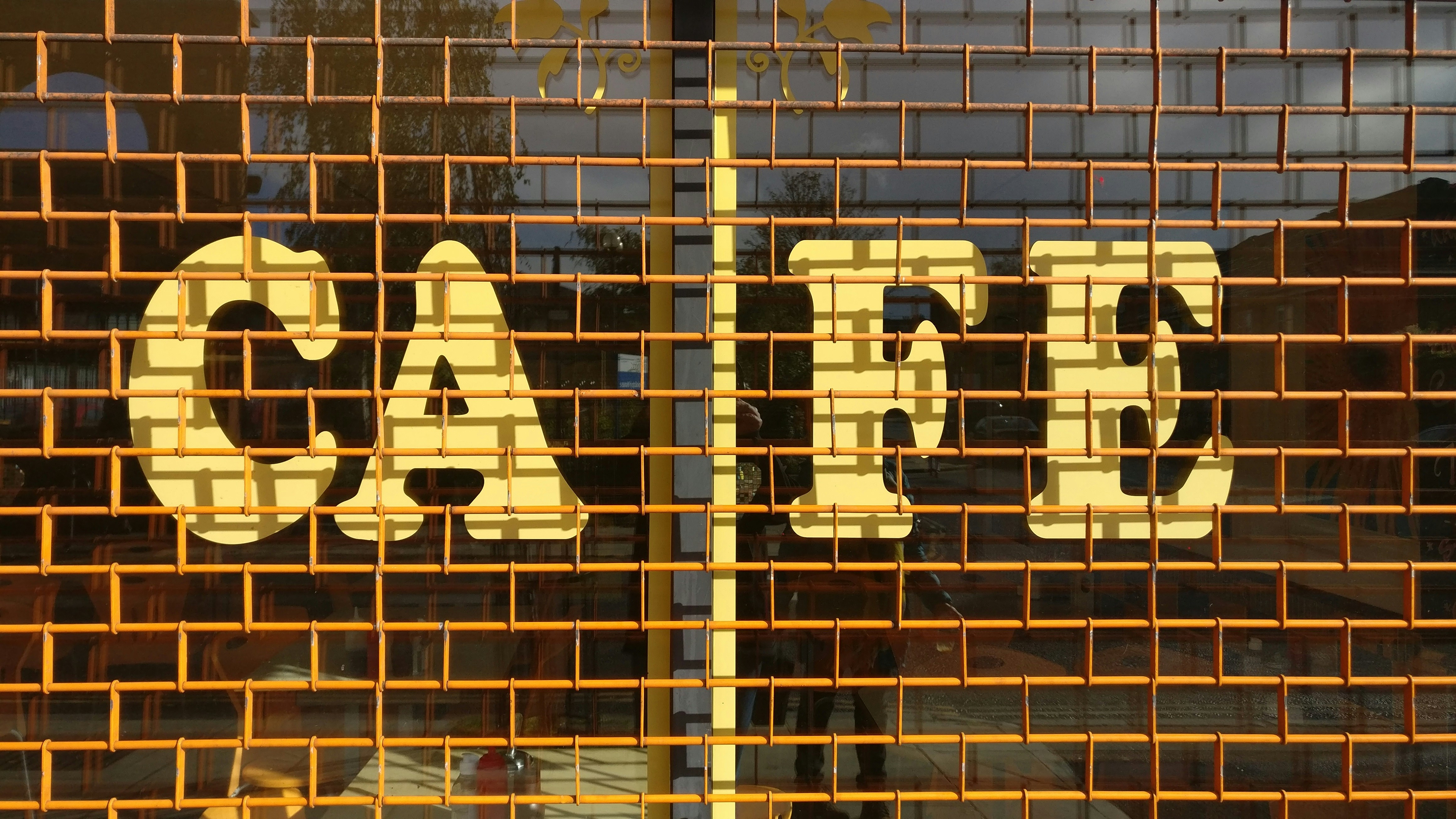 Closed cafe on Sunday morning on Chatsworth road