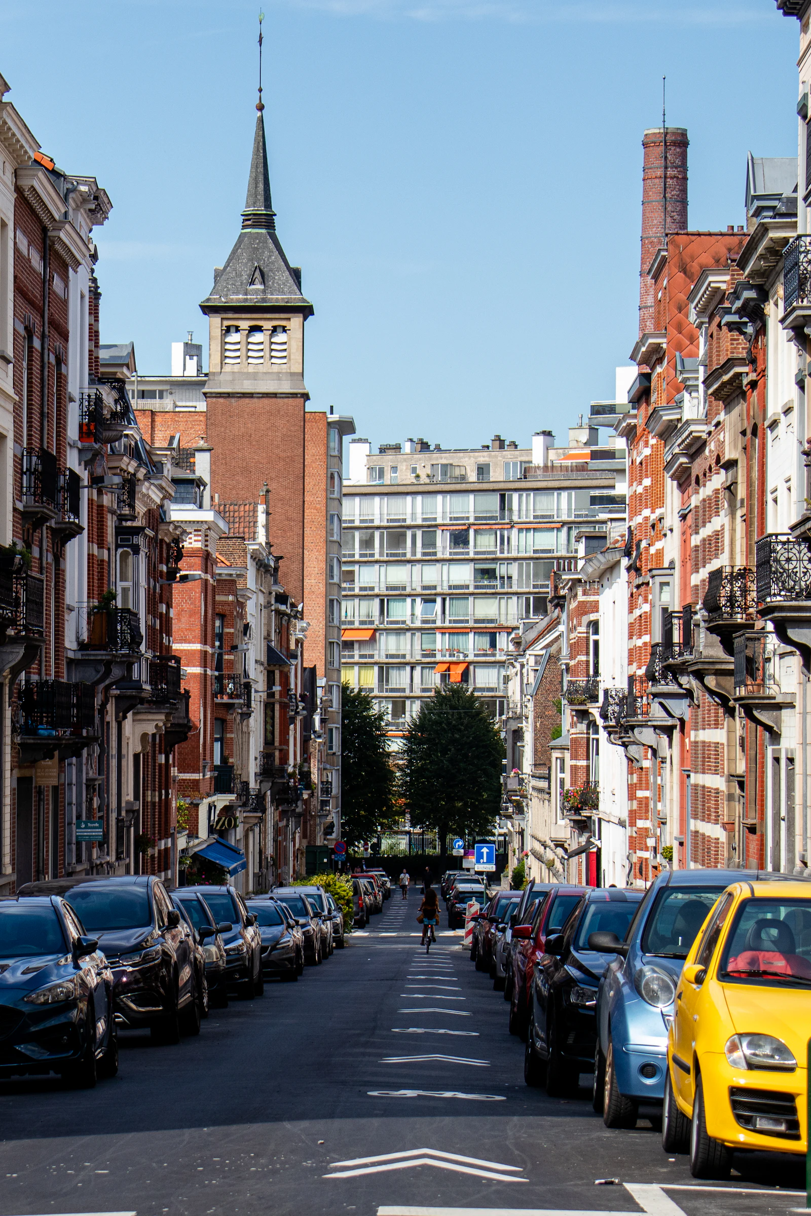 Cars parked closely along a Brussels neighbourhood street