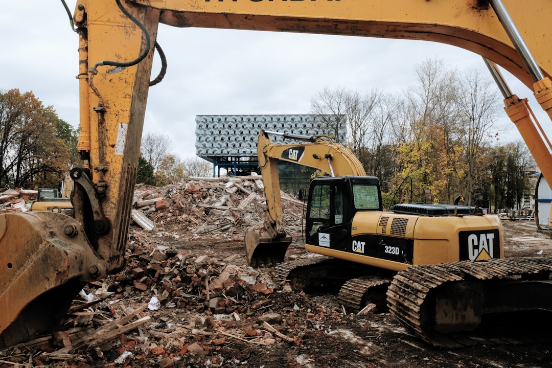 yellow and black heavy equipment