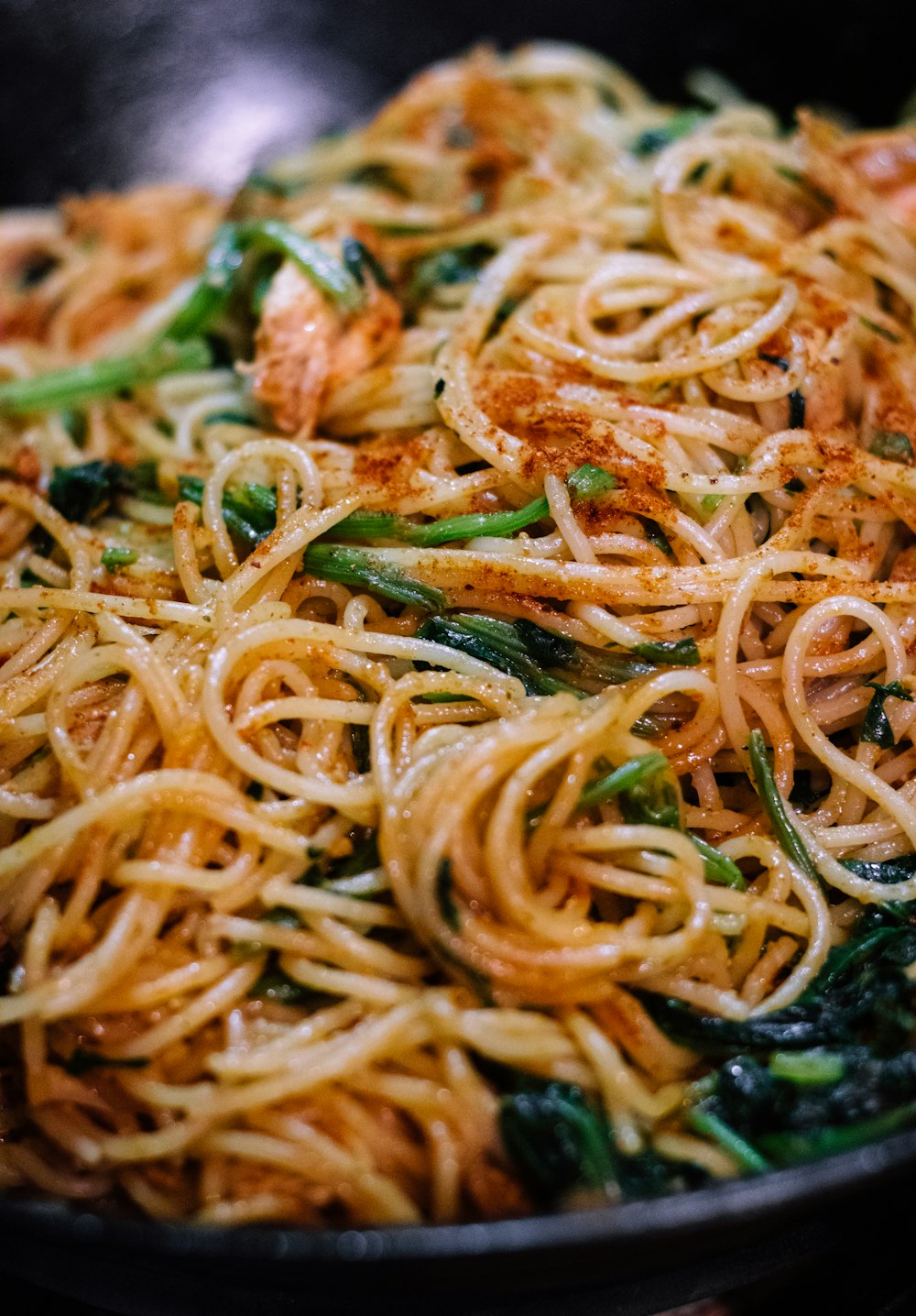 spaghetti with sauce on black plate