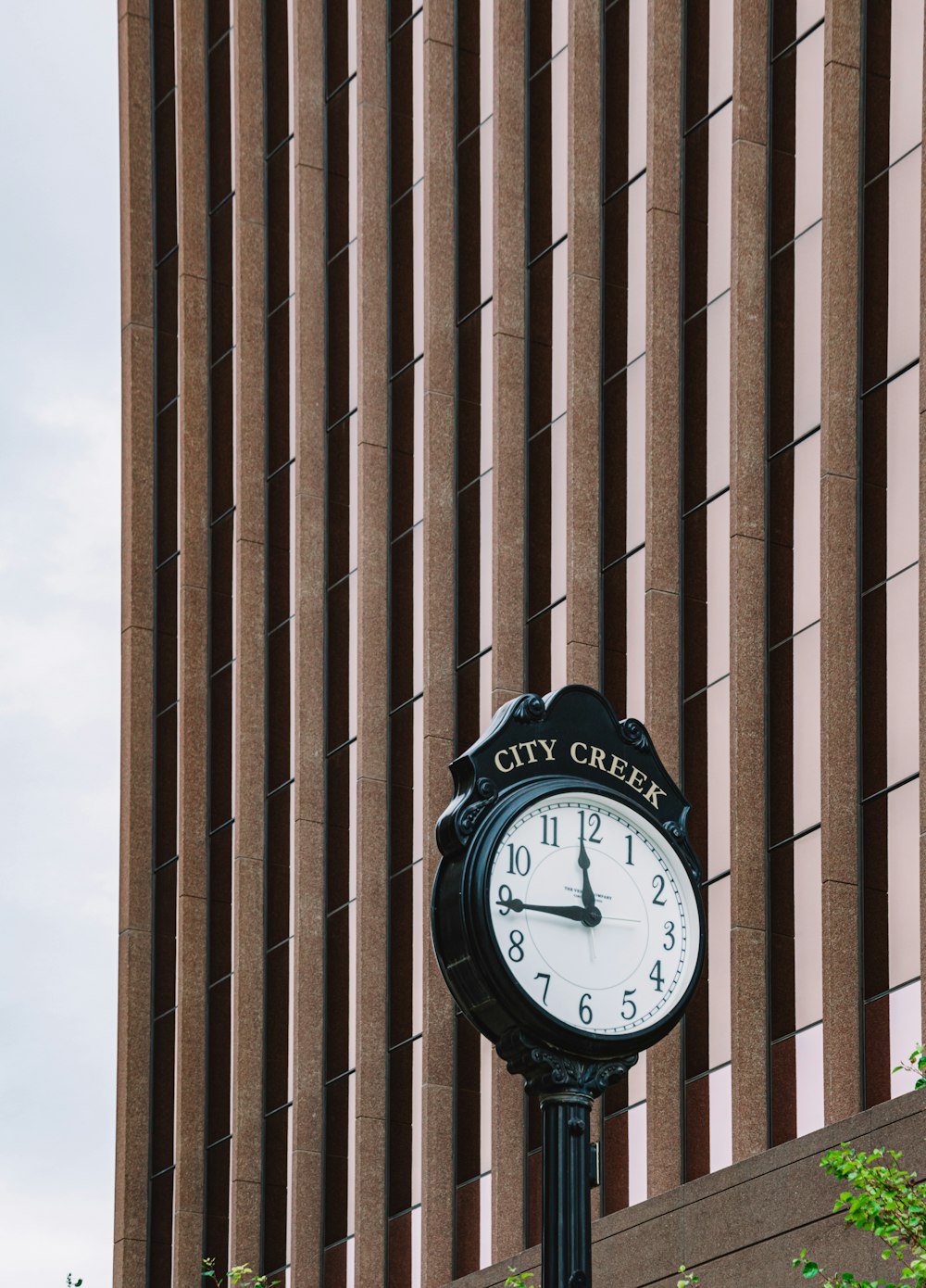 black and white analog wall clock at 10 00