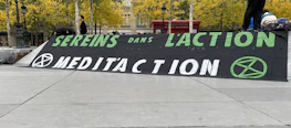 Visuel montrant une équipe Ocaz en pleine organisation d'un événement promotionnel dynamique.