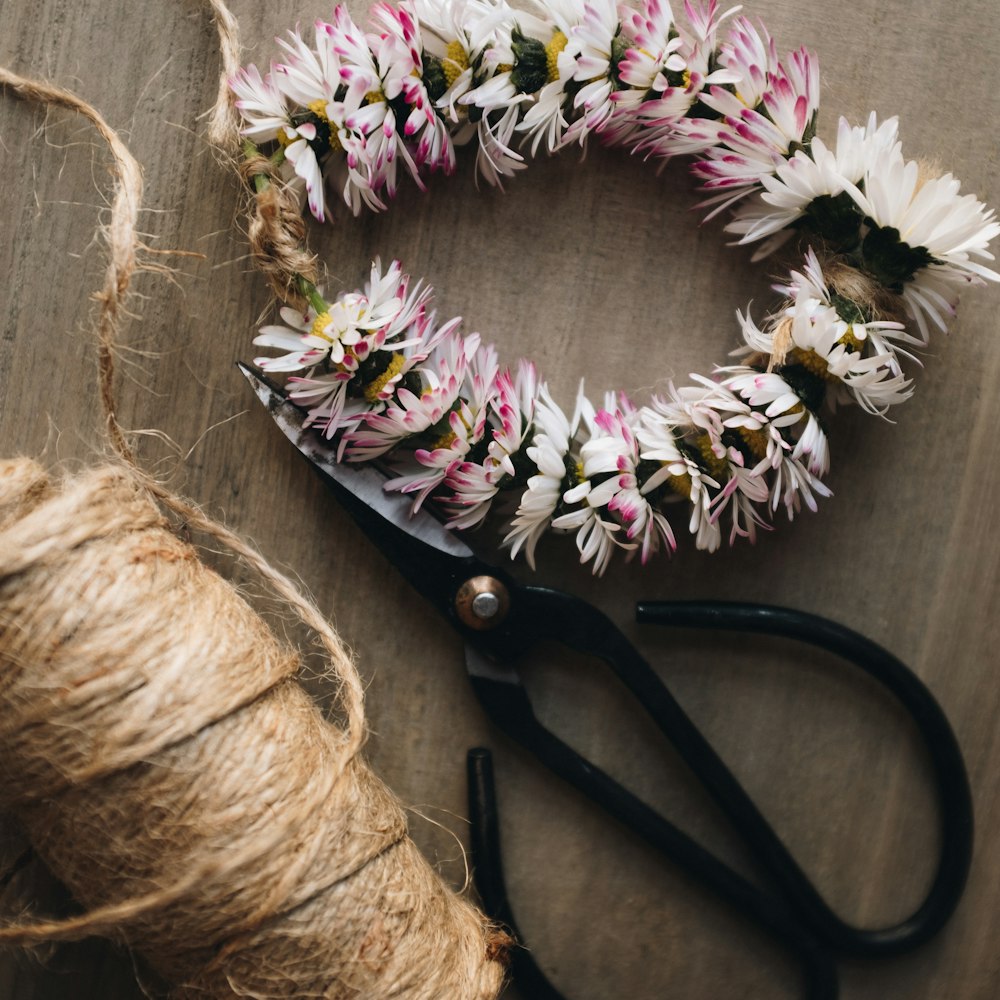 Couronne florale noire et marron