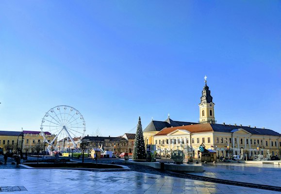 People walking on sidewalk near ferris wheel during daytime — Oradea, Romania