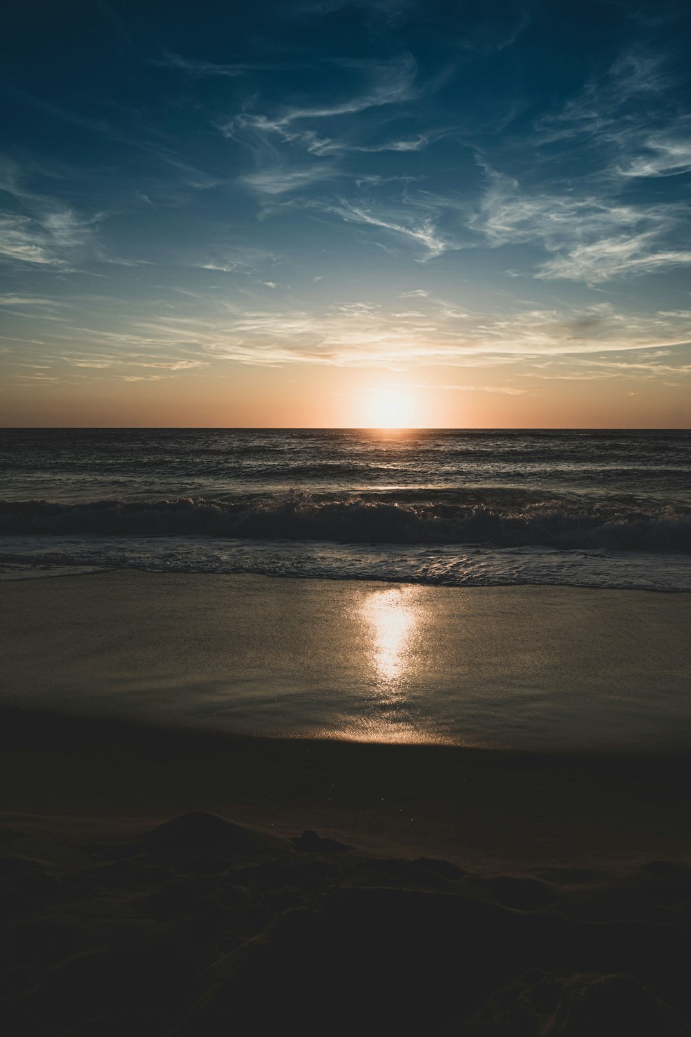 Cuerpo de agua durante la puesta de sol