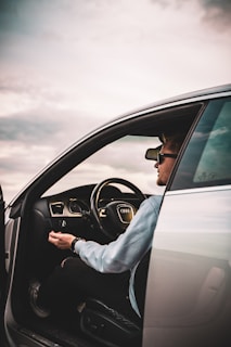 person in gray long sleeve shirt driving car
