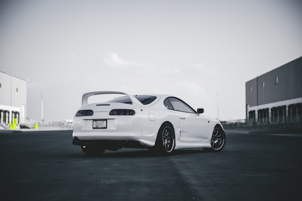 white bmw m 3 coupe