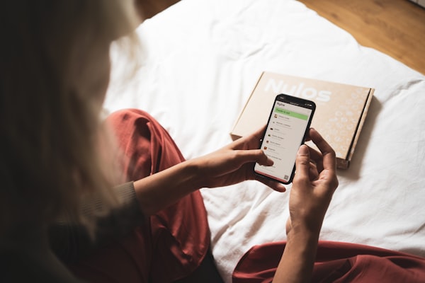 Traveler holding a smartphone using an AI chat app to search for hotels