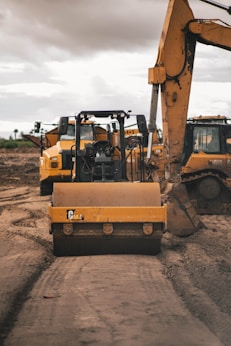 yellow and black heavy equipment