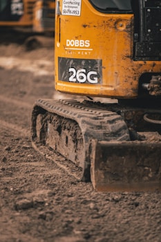 yellow and black auto rickshaw