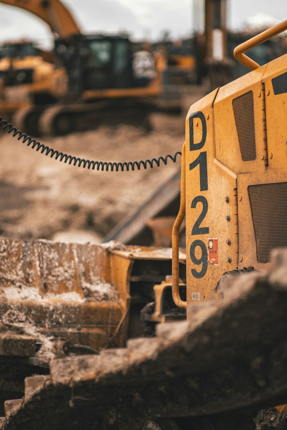 yellow and black heavy equipment