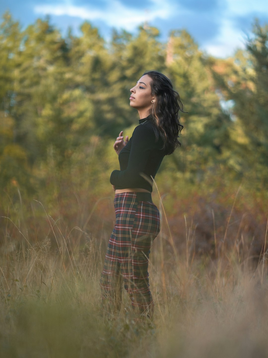 woman in black long sleeve shirt standing on brown grass field during daytime