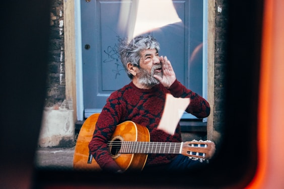 Gitárleckék időseknek: Soha nem késő elkezdeni